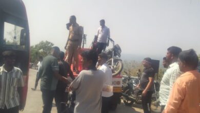 Photo of माहूर गडाच्या पायथ्याशी वाहतुकीला अडथळा करणा-या १२ दुचाकी जप्त..!